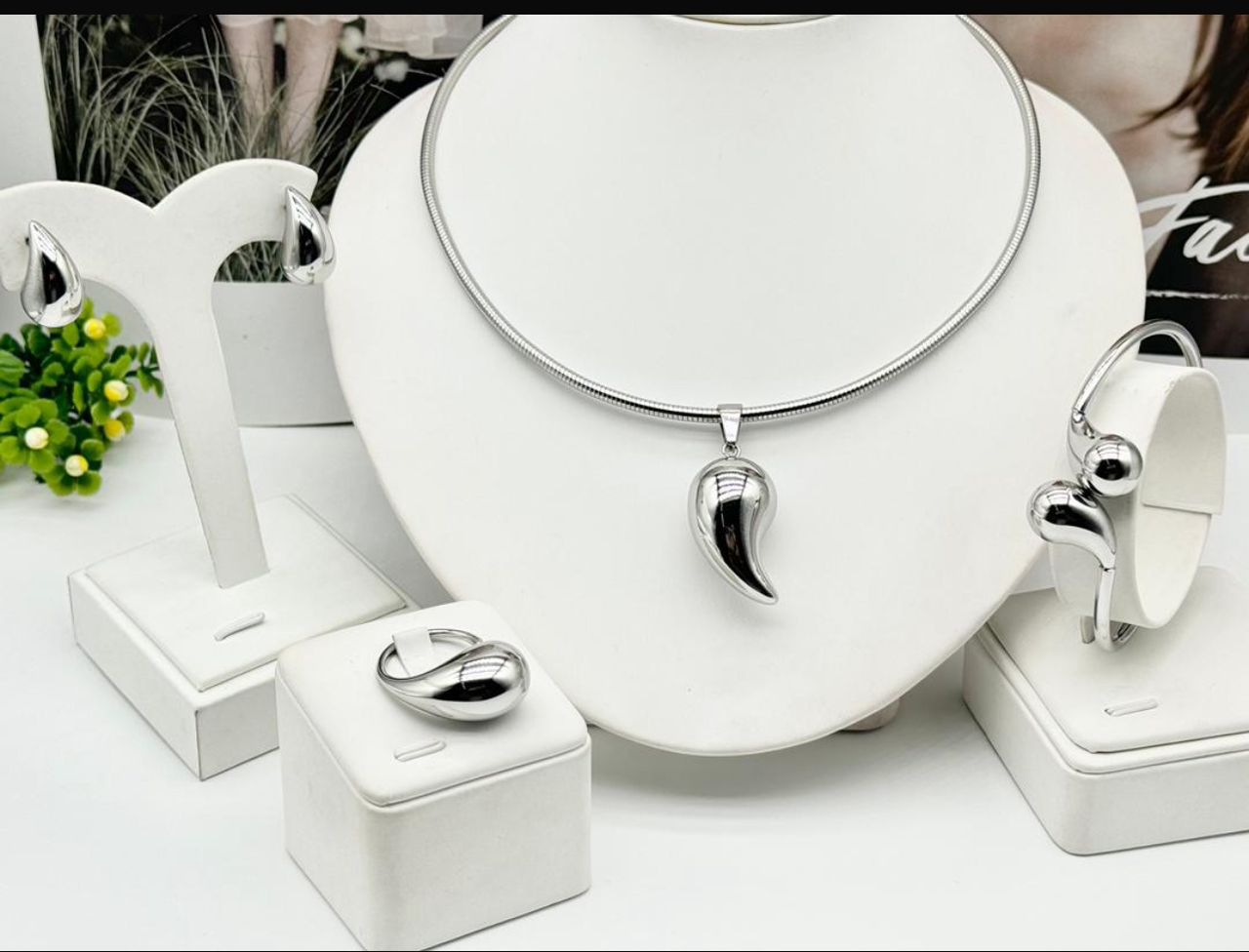 NON TARNISH WOMEN NECKLACE, EARNING, BRACELET AND RING SET