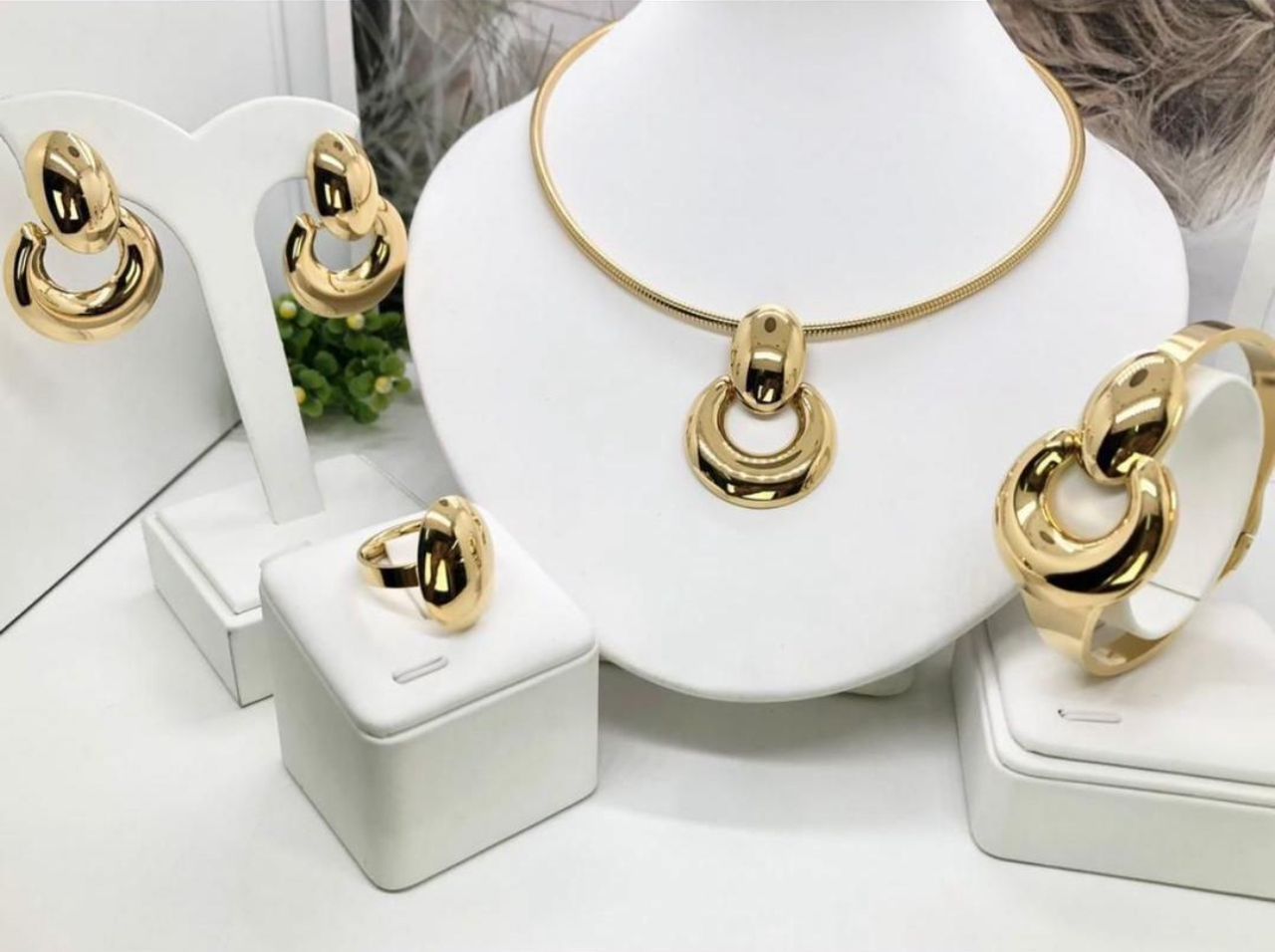 NON TARNISH WOMEN NECKLACE, EARNING, BRACELET AND RING SET