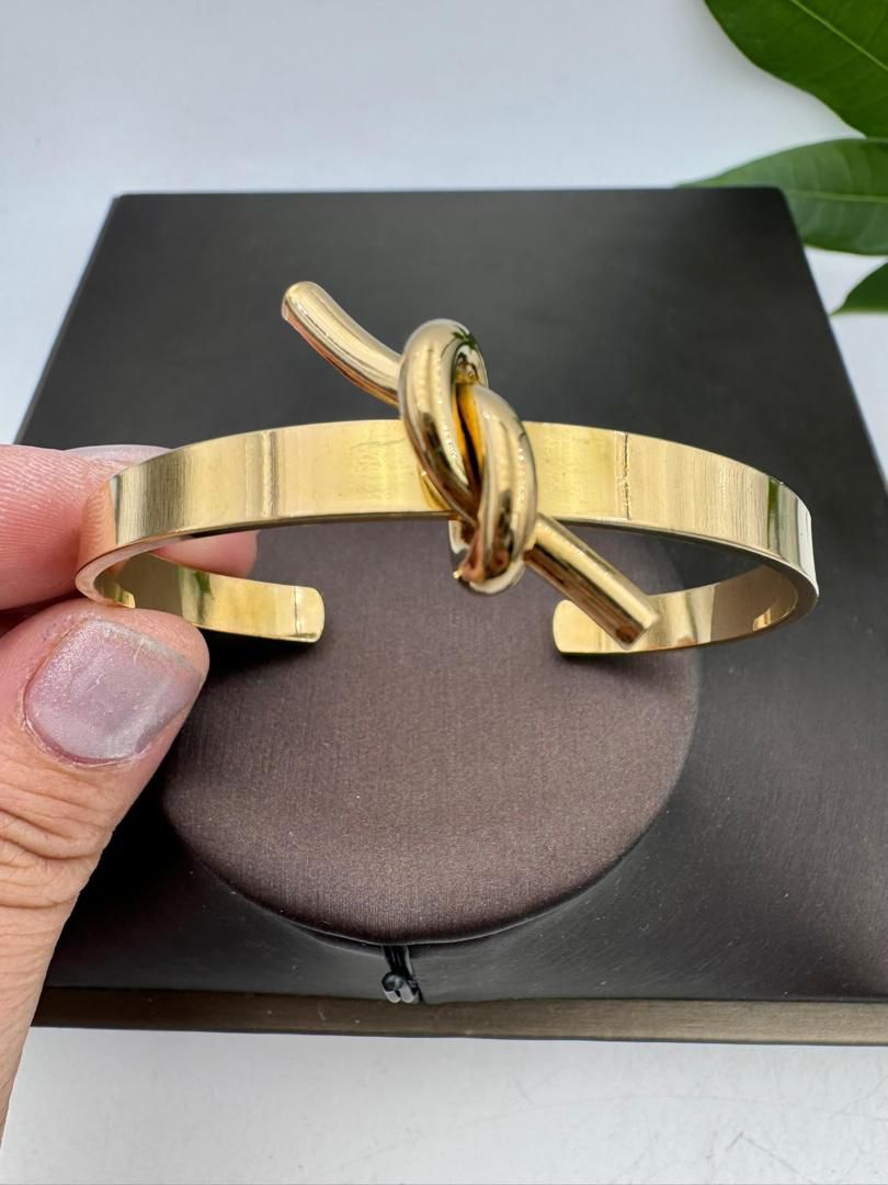 Elegance Knot Bangle