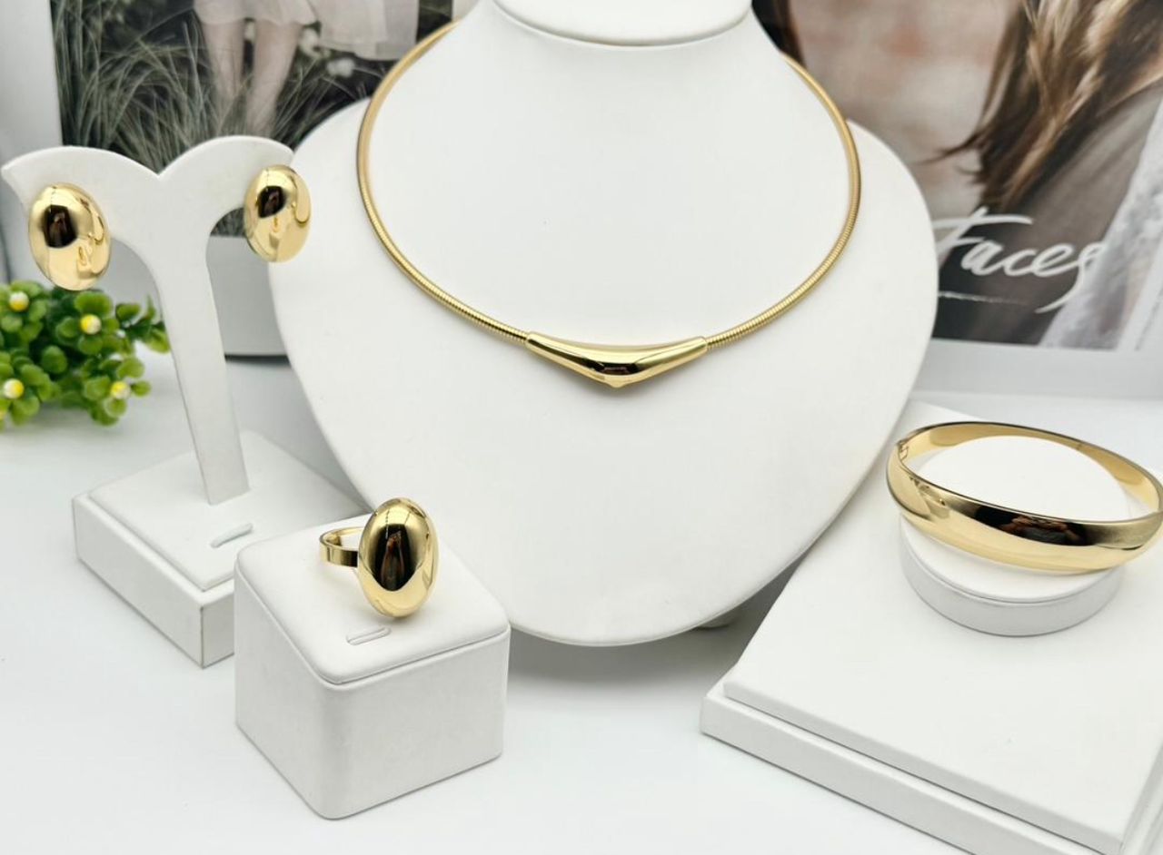 NON TARNISH WOMEN NECKLACE, EARNING, BRACELET AND RING SET