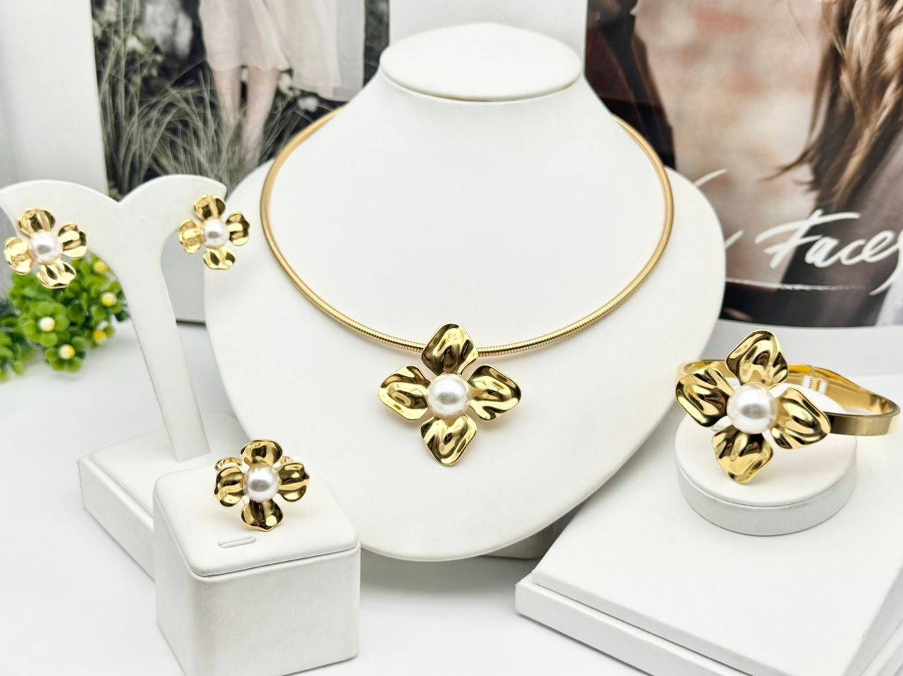 NON TARNISH WOMEN NECKLACE, EARNING, BRACELET AND RING SET