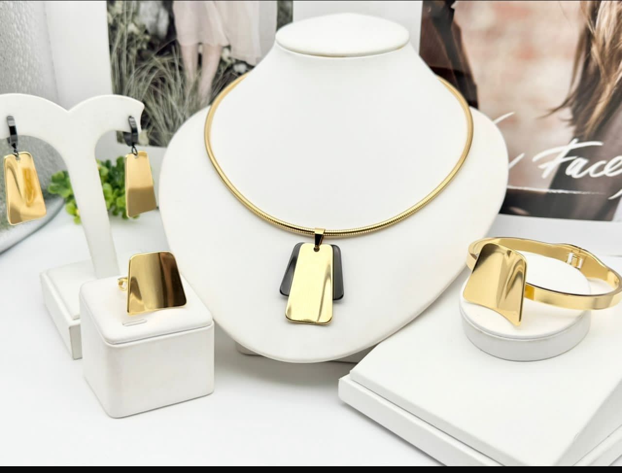 NON TARNISH WOMEN NECKLACE, EARNING, BRACELET AND RING SET