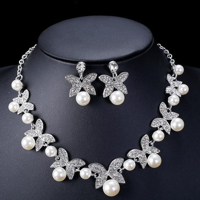 ELEGANT WOMEN’S PEARL NECKLACE SET